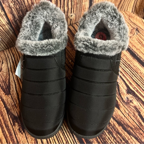 Minnetonka Timpson Tulsa Slip-On, Black Size 6 NWT - Picture 5 of 7